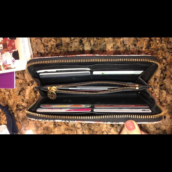 Tory Burch Robinson Zip Continental Wallet - Picture 2 of 3